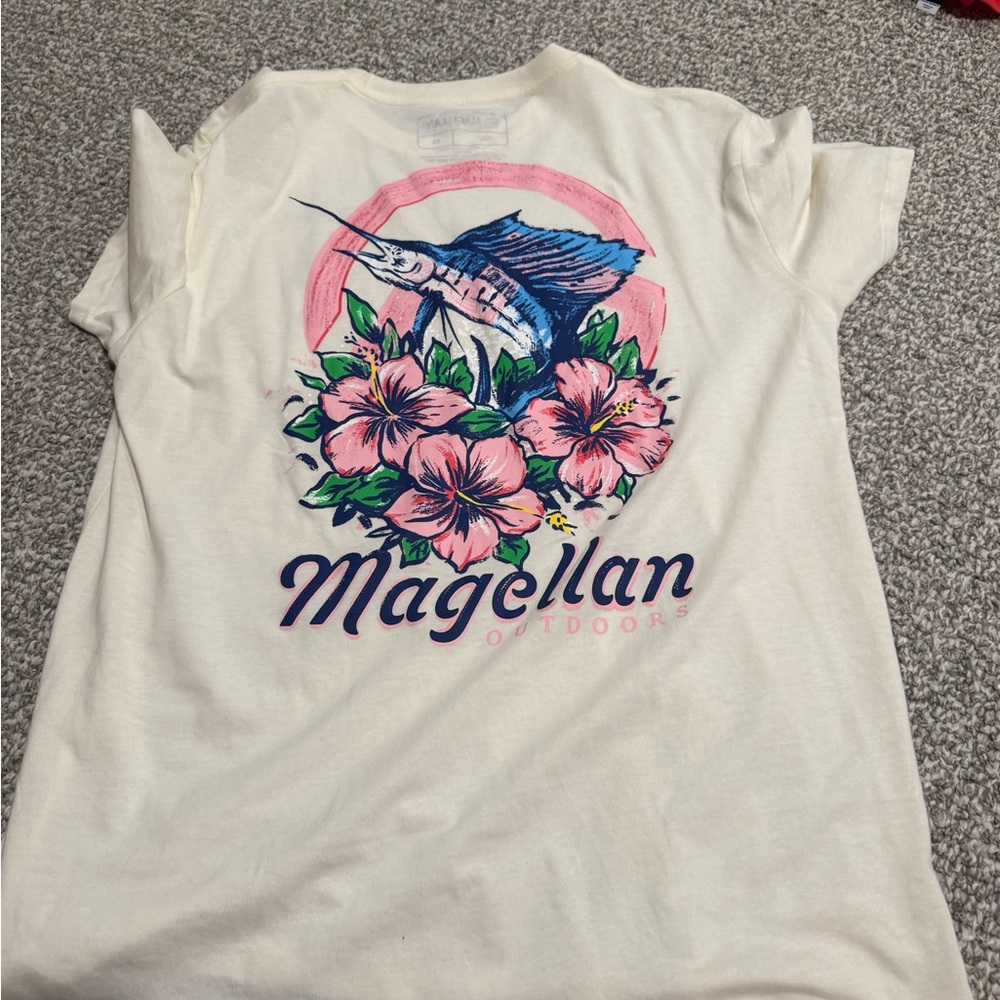 Magellan Outdoors Cream Graphic T-Shirt